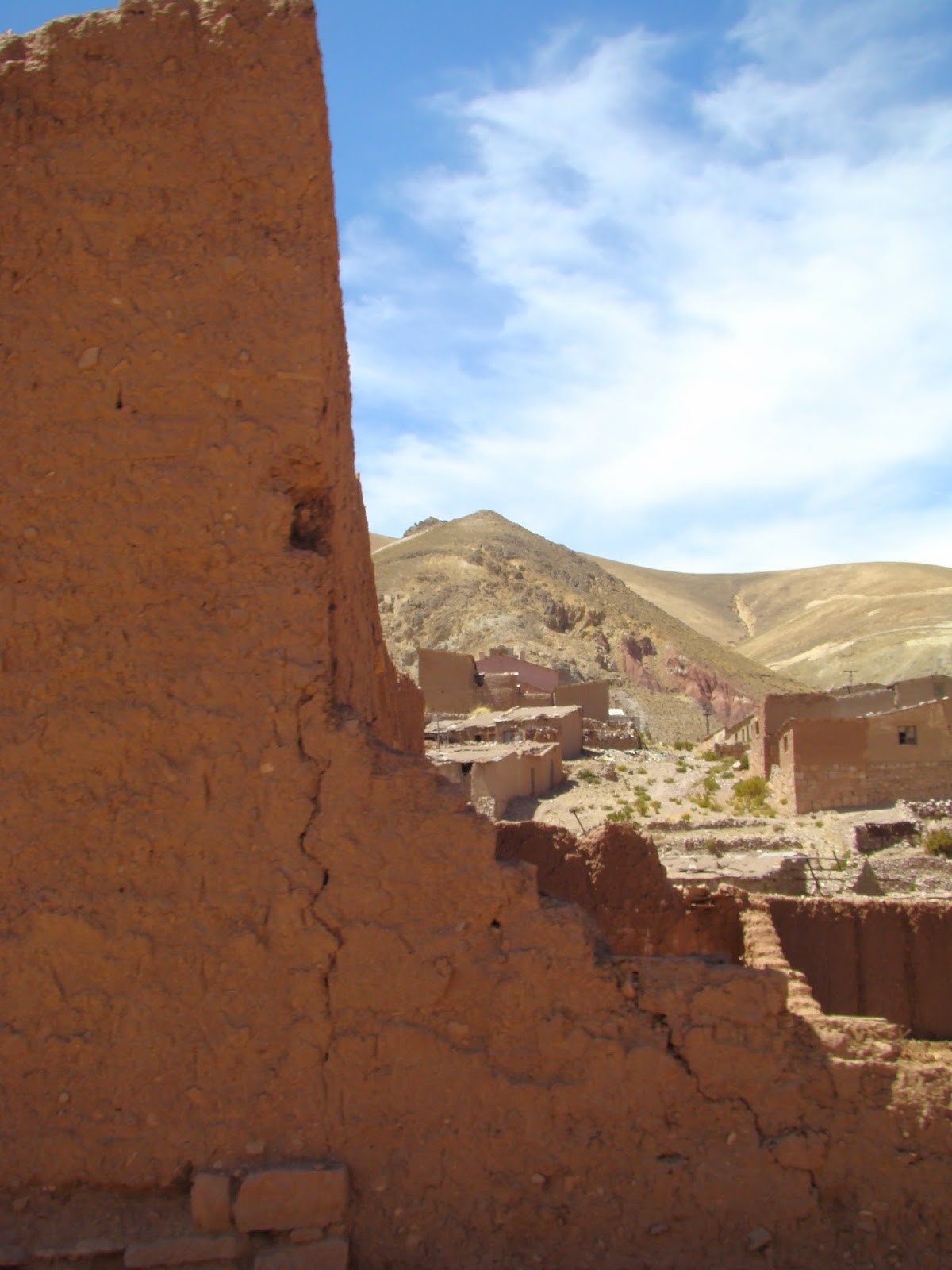 Vilas marrons e paredes de barro, a cara do sul boliviano.